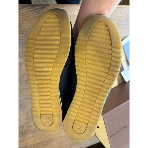 Athletic_Shoes